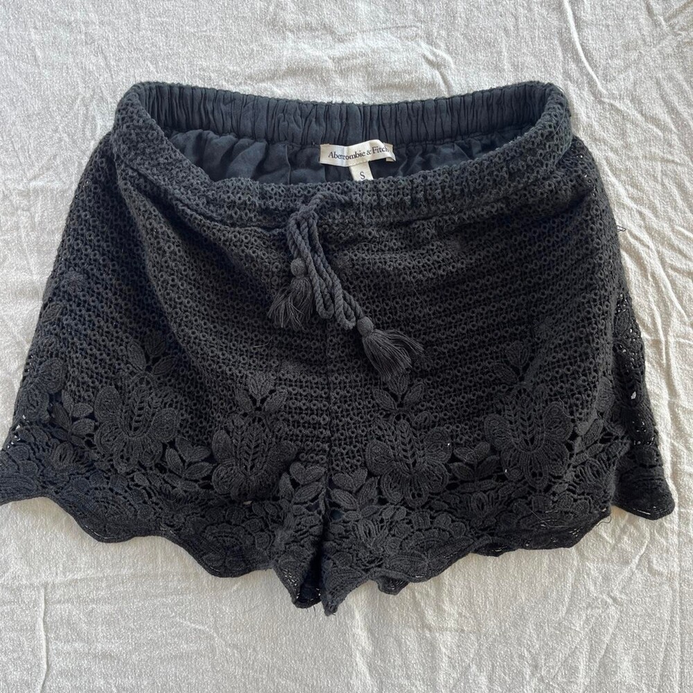 Abercrombie & Fitch womens black crochet shorts with floral embroidery size S